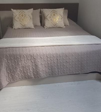 Agreable Chambre Double Avec Salle D'Eau Privative Le Mesnil-Theribus Exterior photo
