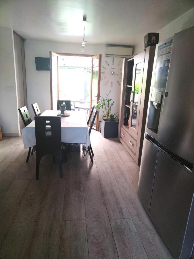 Agreable Chambre Double Avec Salle D'Eau Privative Le Mesnil-Theribus Exterior photo